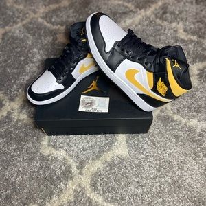 Jordan 1 mid pollen